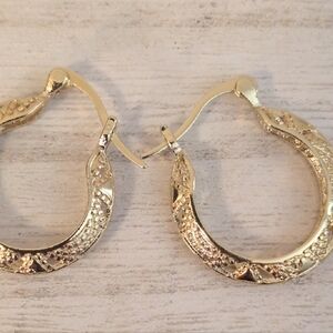 Elegant‎ Gold Hoop Earrings
